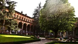 Una visione del chiostro dell'Università Cattolica di Milano  / Wikimedia Commons