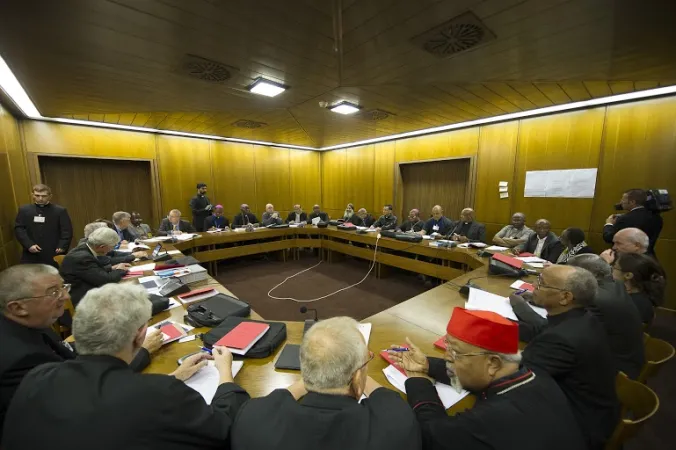 Lavoro dei Circoli Minori | Il Circolo Anglicus B al lavoro, 8 ottobre 2015 | © L'Osservatore Romano Photo