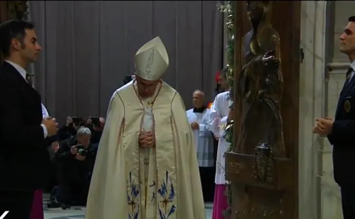 Il Papa apre la Porta Santa  a Santa Maria Maggiore  |  | CTV