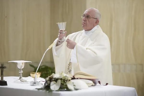 Papa Francesco durante una Messa a Santa Marta / Osservatore Romano / ACI Group