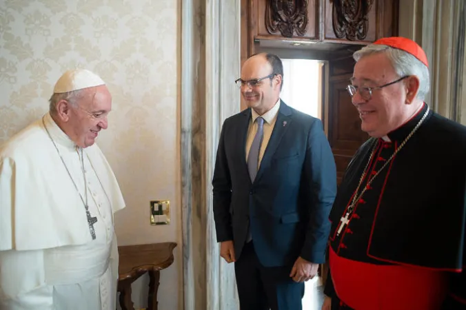 Papa Francesco, il Cardinale Hollerich e il pastore Krieger | L'incontro tra Papa Francesco, il Cardinale Hollerich e il pastore Krieger, Palazzo Apostolico Vaticano, 30 gennaio 2020 | Vatican Media 