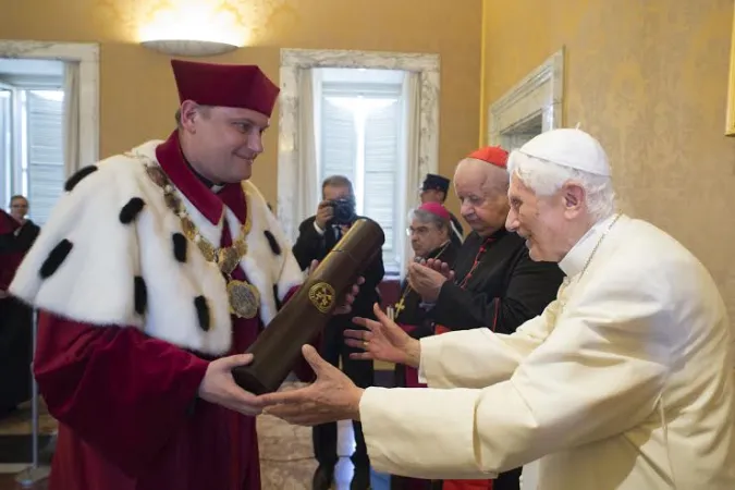 Papa Benedetto XVI riceve il dottorato |  | 