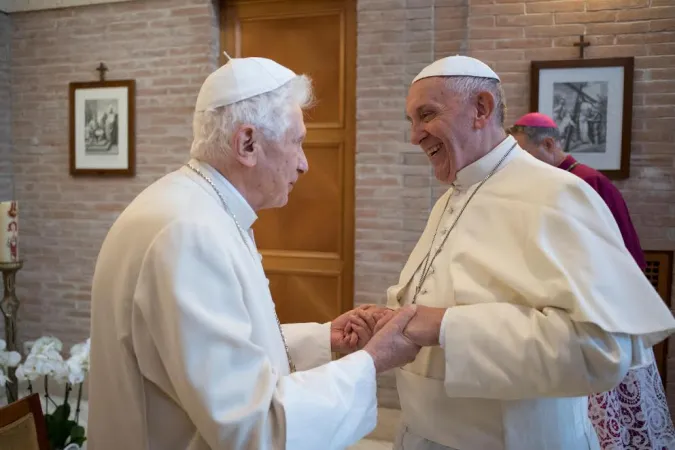 La visita di Francesco e dei neo cardinali a Benedetto XVI |  | L'Osservatore Romano - ACI Group