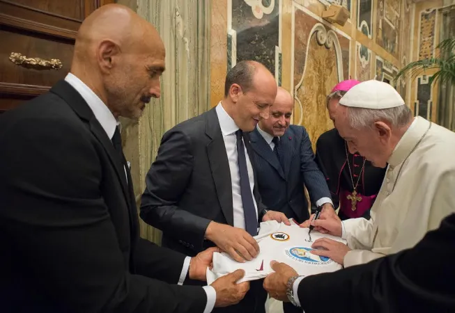 Il Papa riceve AS Roma e San Lorenzo de Almagro |  | L'Osservatore Romano