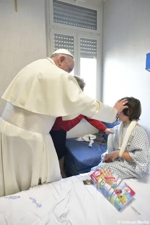 Papa Francesco visita l'Ospedale Bambino Gesù di Palidoro |  | L'Osservatore Romano, ACI Group