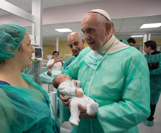 Il Papa al reparto neonatale del Policlinico Gemelli |  | Osservatore Romano