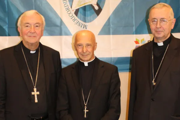 La nuova presidenza del CCEE. Da sinistra a destra: il Cardinale Vincent Nichols, arcivescovo di Westminster, vicepresidente; il Cardinale Angelo Bagnasco, arcivescovo di Genova, presidente; l'arcivescovo Stanislaw Gadecki, di Poznan, vicepresidente / CCEE