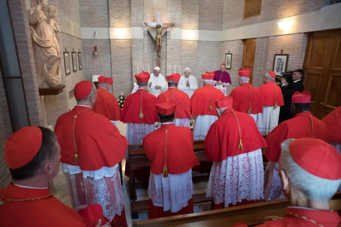 La visita di Francesco e dei neo cardinali a Benedetto XVI |  | L'Osservatore Romano - ACI Group