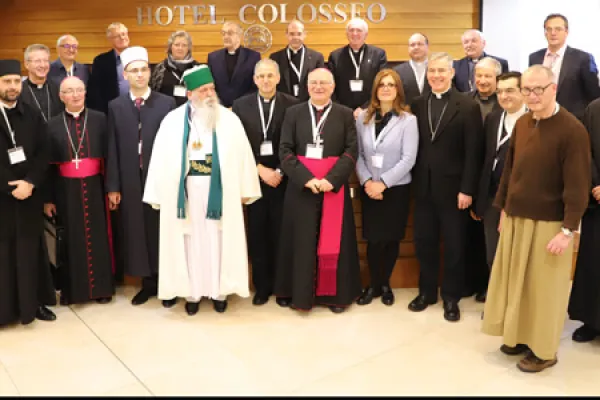 La foto ufficiale dei partecipanti all'incontro di Scutari, organizzato dal CCEE. Lì, dal 7 al 9 febbraio, si sono incontrati i delegati per il dialogo con l'Islam delle Conferenze Episcopali europee per rinnovare il loro impegno al dialogo con il mondo islamico / CCEE