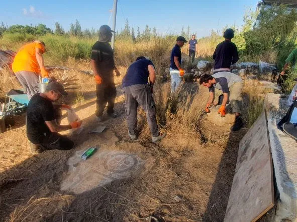 Soldati e archeologi nello scavo  |  | Gilad Stern,
Autorità israeliana per le antichità.