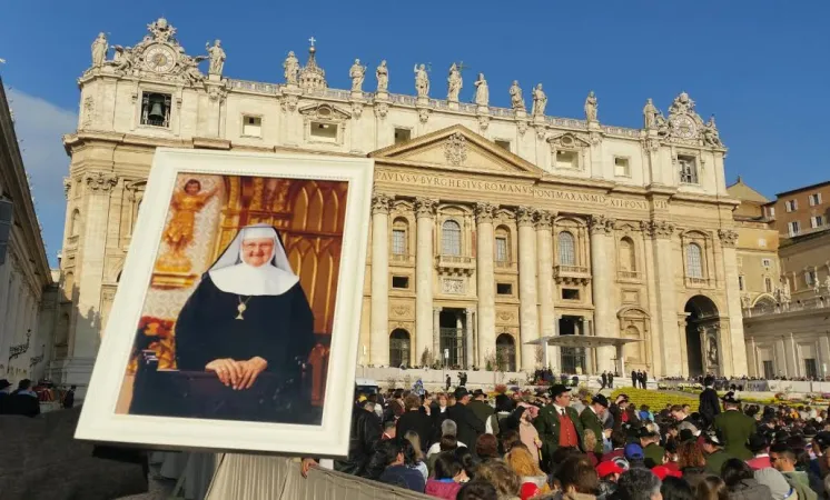 L'immagine di Madre Angelica oggi in Piazza San Pietro |  | Martha Calderon CNA