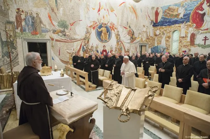 Prima predica dell'Avvento 2015 | Padre Raniero Cantalamessa, predicatore della Casa Pontificia, tiene la prima delle tre prediche di Avvento, Cappella Redemptoris Mater, 4 dicembre 2015 | © L'Osservatore Romano Photo