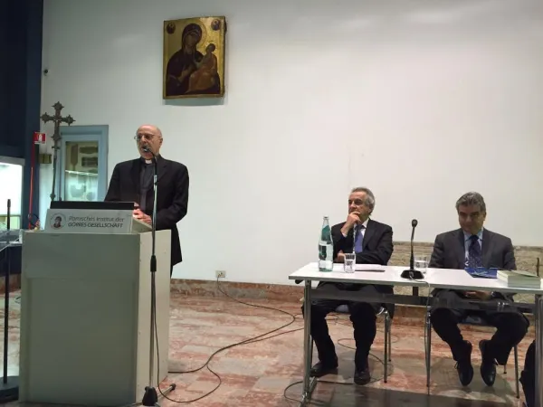 Il Prof. Lorenzo Oranghi con Mons. Giuseppe Scotti |  | Luca Caruso Fondazione Ratzinger