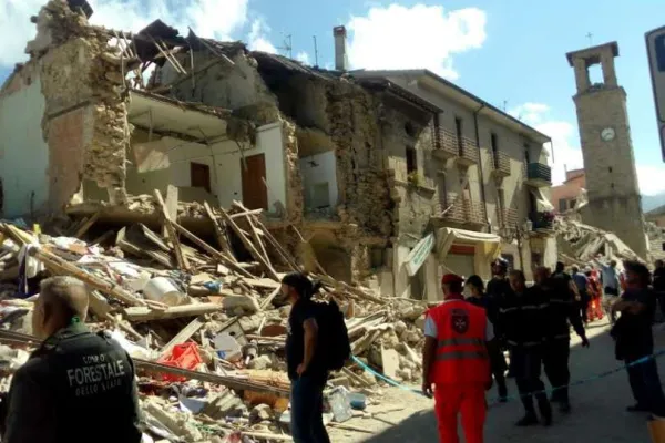 Operatori dello SMOM sui luoghi del terremoto / SMOM 