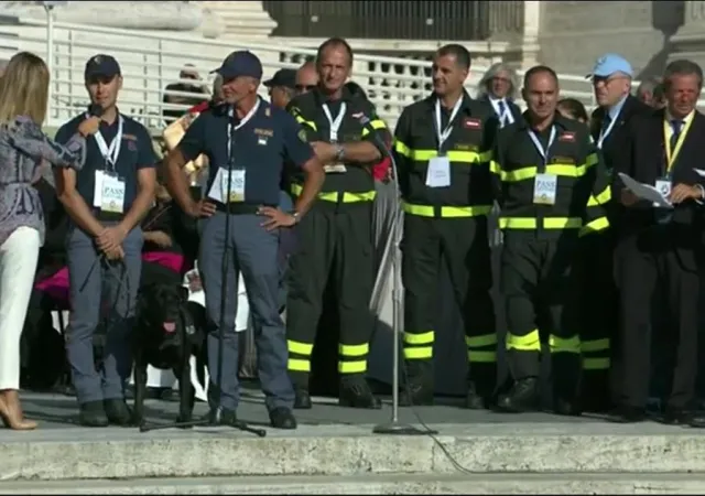 I vigili del fuoco e il cane Leo che hanno operato per il terremoto nel Centro Italia |  | CTV