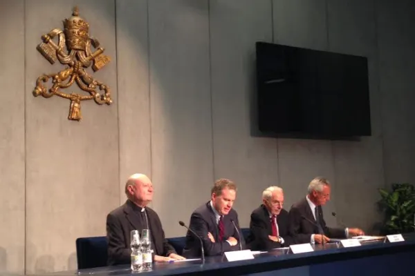 Presenti il Cardinale Gianfranco Ravasi, Presidente del Pontificio Consiglio della Cultura, Giuliano Amato, Presidente della Fondazione "Cortile dei Gentili" e Daniele Mancini, Ambasciatore d'Italia presso la Santa Sede / 