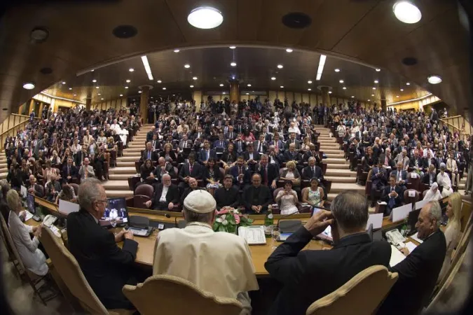 L'incontro tra il Papa e i sindaci nel luglio 2015 |  | L'Osservatore Romano - ACI Group