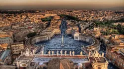 Una veduta di piazza San Pietro dal Vaticano / Ambasciata di Nigeria presso la Santa Sede