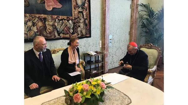 Il ministro degli Esteri croato e il Cardinale Parolin | Marija Pejčinović Burić, ministro degli Esteri Vaticano, con il Cardinale Pietro Parolin, segretario di Stato vaticano. Con loro Neven Pelicarić, ambasciatore di Croazia presso la Santa Sede  | MFA Croatia