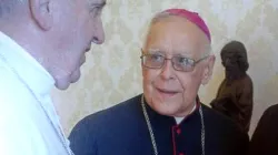 Un momento dell'incontro tra Papa Francesco e il vescovo Roberto Luckert - Città del Vaticano, 1 giugno 2015  / ilsismografo.blogspot.com