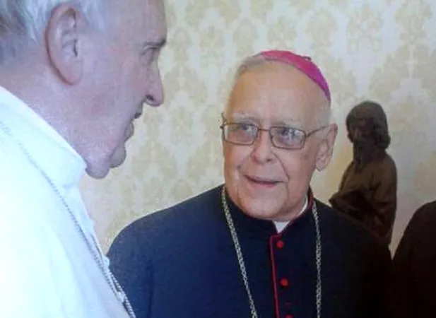 Papa Francesco e Roberto Luckert | Un momento dell'incontro tra Papa Francesco e il vescovo Roberto Luckert - Città del Vaticano, 1 giugno 2015  | ilsismografo.blogspot.com