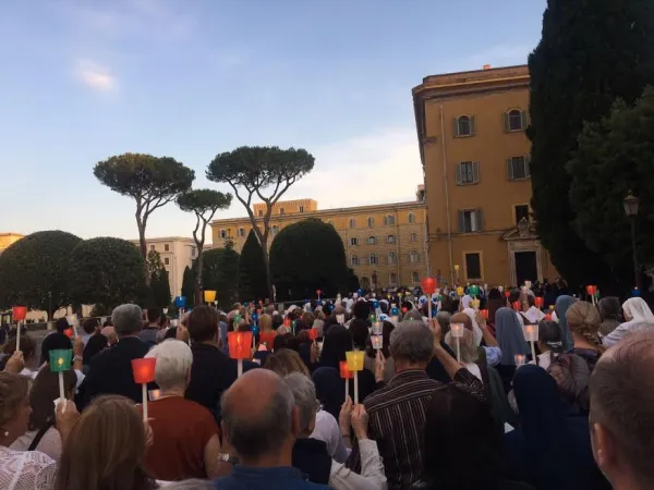 Processione nei Giardini Vaticani, mese mariano |  | Valentina Giacometti