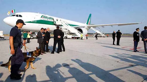 Aereo Papale | L'Aereo papale in attesa di prendere il volo | CC