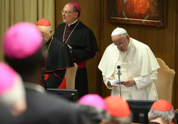 Sinodo 2015 | Sinodo dei vescovi, 10 ottobre 2015 : Papa Francesco guida la preghiera del mattino  | Daniel Ibáñez / ACI Group 