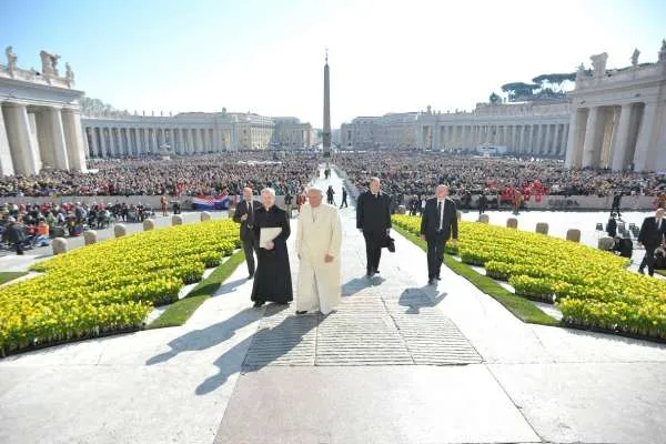 Il Papa sul sagrato della Basilica Vaticana |  | © L'Osservatore Romano