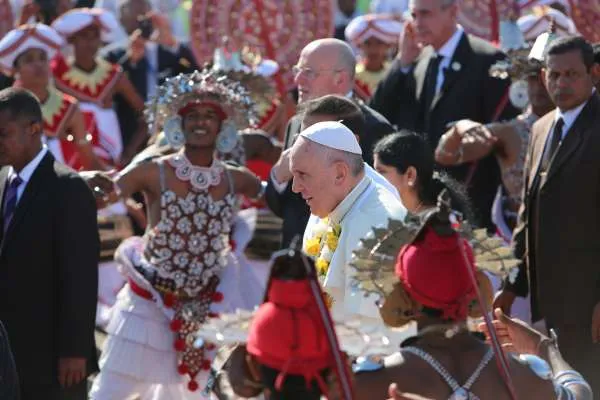 Papa Francesco in Sri Lanka | Papa Francesco, arrivo in Sri Lanka, 12 gennaio 2015 | Alan Holdren / CNA