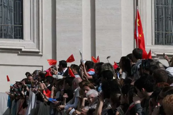 Fedeli cinesi in Piazza San Pietro |  | Martha Calderon CNA