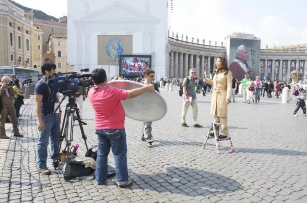 Giornalisti in Piazza San Pietro |  | CNA