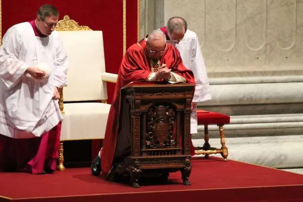 La celebrazione del Venerdì Santo presieduta dal Papa  |  | Martha Calderon/CNA