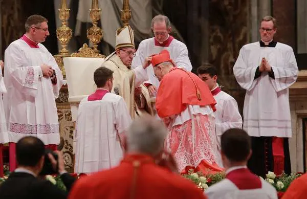 Il Papa impone la berretta rossa al Cardinale Zenari |  | Daniel Ibanez CNA