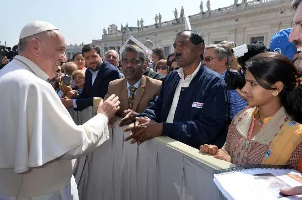 Il Papa e i familiari di Asia Bibi |  | © Service Photo Vatican - SFV