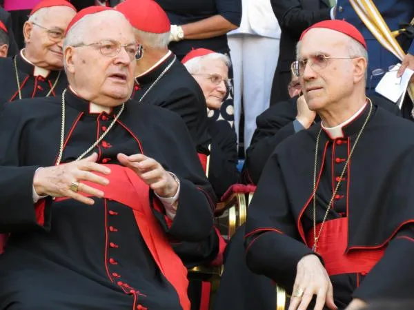 Il Cardinale Angelo Sodano (a sinistra) con il Cardinale Tarcisio Bertone |  | Alan Holdren CNA