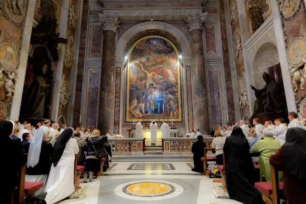 Un altare laterale a San Pietro  |  | Daniel Ibanez/ EWTN