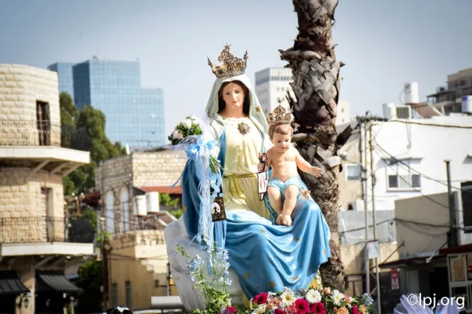 Alcuni momenti della processione della Madonna del Carmelo ad Haifa  |  | www.lpj.org