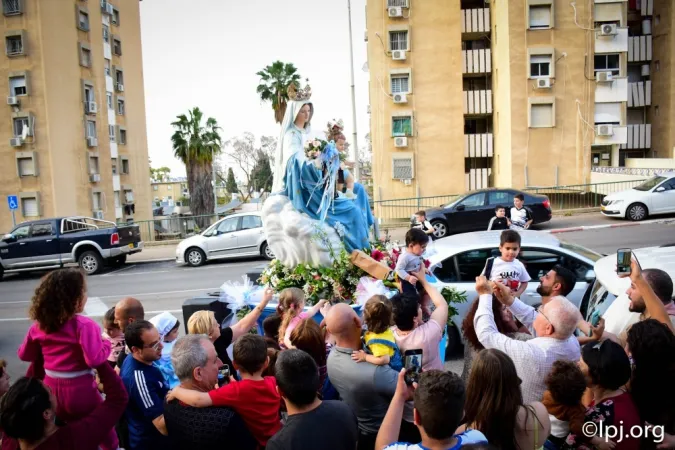 Alcuni momenti della processione della Madonna del Carmelo ad Haifa  |  | www.lpj.org