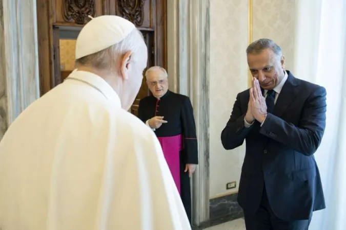 Papa Francesco, Khadimi | Papa Francesco durante un incontro con il premier iracheno Khadimi in Vaticano | Vatican Media / ACI Group