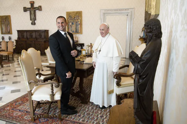 Papa Francesco e il Primo Ministro Abela, Palazzo Apostolico, 8 ottobre 2021 / Vatican Media / ACI Group