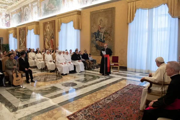 Papa incontra i Membri di Associazioni, Congregazioni e Movimenti dedicati alla Misericordia in Francia, Sala del Concistoro, Palazzo Apostolico Vaticano, 13 dicembre 2019 / Vatican Media / ACI Group