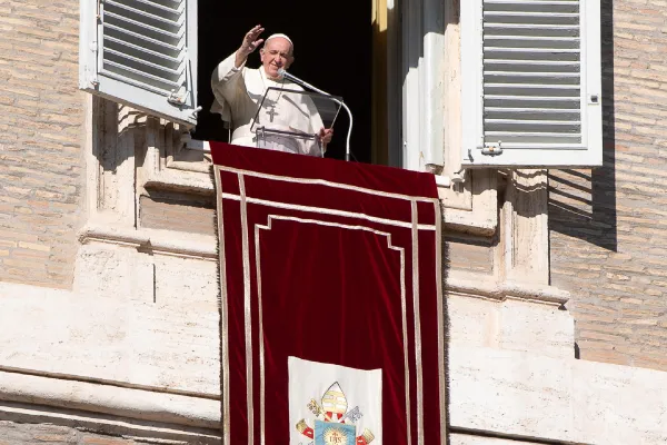 Papa Francesco durante una passata preghiera dell'Angelus / Vatican Media / ACI Group