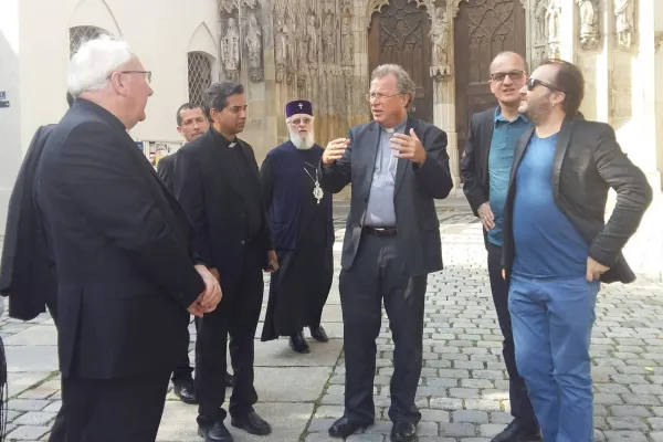 Un momento di dialogo tra i membri del Comitato Congiunto Chiesa Cattolica - WCC, che si è riunito dal 3 al 7 settembre. Sulla sinistra, si riconosce il vescovo Brian Farrell, Segretario del Pontificio Consiglio per la Promzione dell'Unità dei Cristiani / WCC 