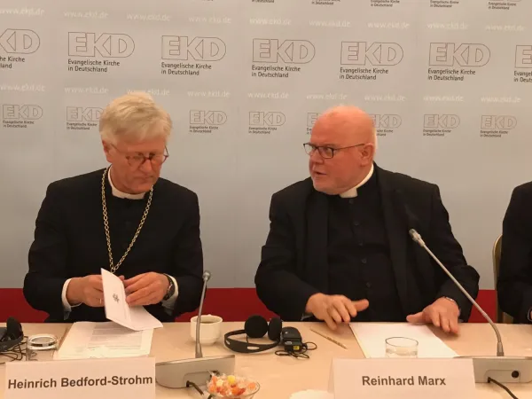 Il Cardinale Marx e l'arcivescovo Bedford Strohm | Il Cardinale Marx e l'arcivescovo Bedford Strohm durante la conferenza stampa al termine dell'incontro con Papa Francesco, Roma, 6 febbraio 2017 | Angela Ambrogetti / ACI Stampa 