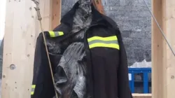 La statua di San Benedetto ritrovata dalle macerie della Basilica di Norcia, 21 marzo 2017 / TgCom24