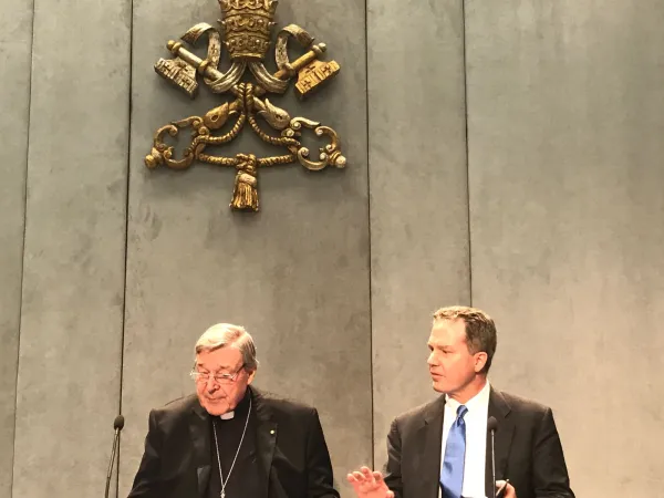 Cardinale Pell in Sala Stampa Vaticana | Il Cardinale George Pell parla con i giornalisti a seguito della notizia delle imputazioni, Sala Stampa Vaticana, 29 giugno 2017 | AA / ACI Stampa