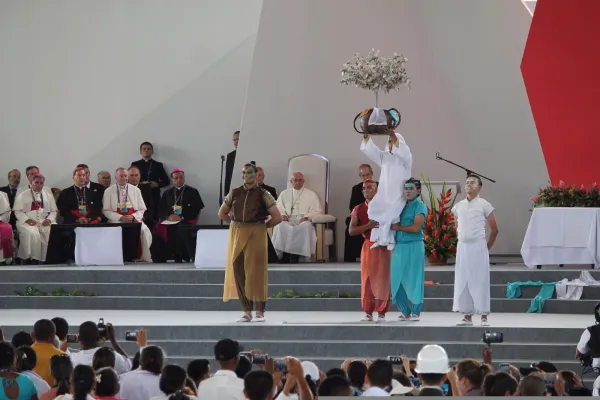 Papa Francesco assiste allo spettacolo che inizia il Grande Incontro per la Riconciliazione Nazionale, Villavicencio, 8 settembre 2017 / Alvaro de Juana / ACI Group