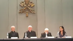 Il Cardinale Versaldi, l'arcivescovo Zani e monsignor Thivierge presentano la Fondazione Gravissimum Educationis / AG / ACI Stampa