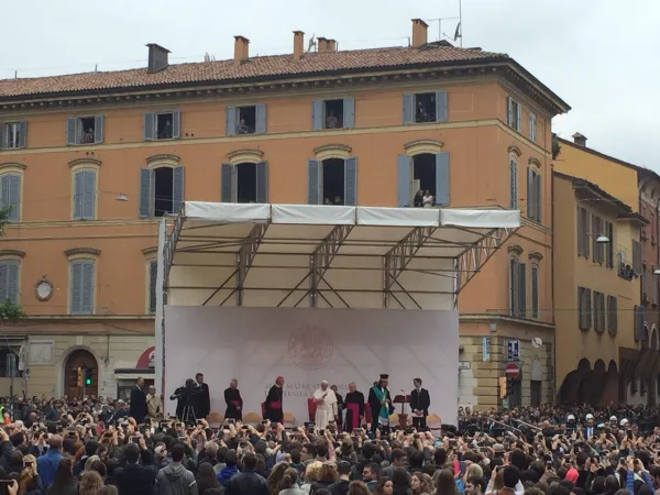 Papa Francesco a Bologna | Papa Francesco incontra gli studenti in piazza San Domenico, Bologna, 1 ottobre 2017 | Marco Mancini / ACI Stampa